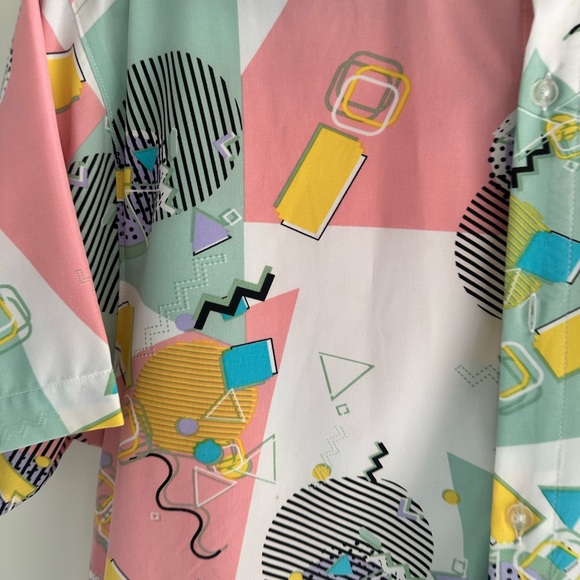 Colorful Geometric Short Sleeve Shirt - Picture 4 of 4